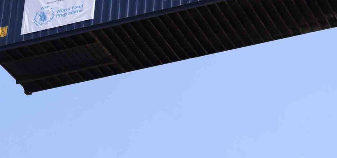 مبادرة إنسانية جديدة في لبنان Fondation CMA CGM تنقل 1,000 طن من المساعدات الإنسانية التابعة لبرنامج الأغذية العالمي     * تم نقل 65 حاوية من المساعدات الإنسانية من برنامج الأغذية العالمي بالتعاون مع Fondation CMA CGM من مرسين في تركيا إلى مرفأ بيروت