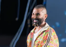 أحمد سعد يرد على الانتقادات: الناس بتحب الغريب.. ولو كنت طبيعي ماكنتش هبقى موجود
